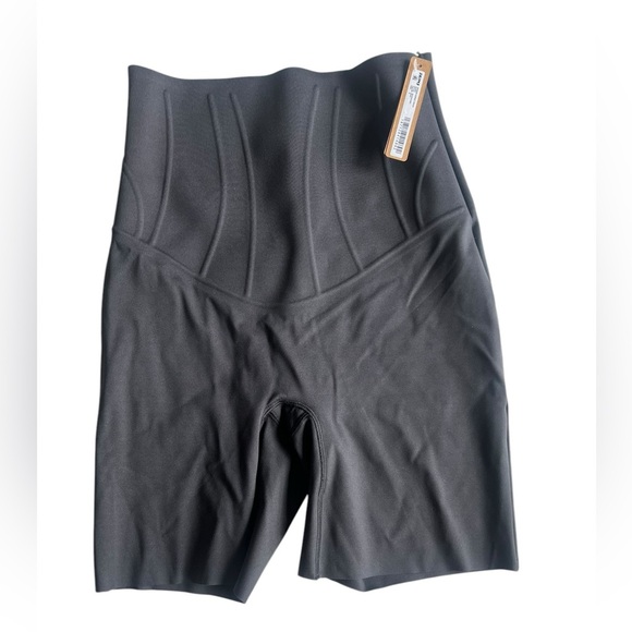 SKIMS Bonded Corset Short | NWT | Size SMALL | SOLD OUT & HARD TO FIND! - Picture 1 of 7